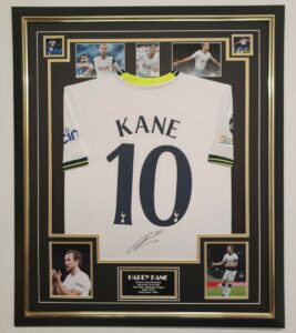 Photo Encadrée Harry Kane - Signature Numérique Reproduite - Cadre A4 Bois Noir - Cadeau Football